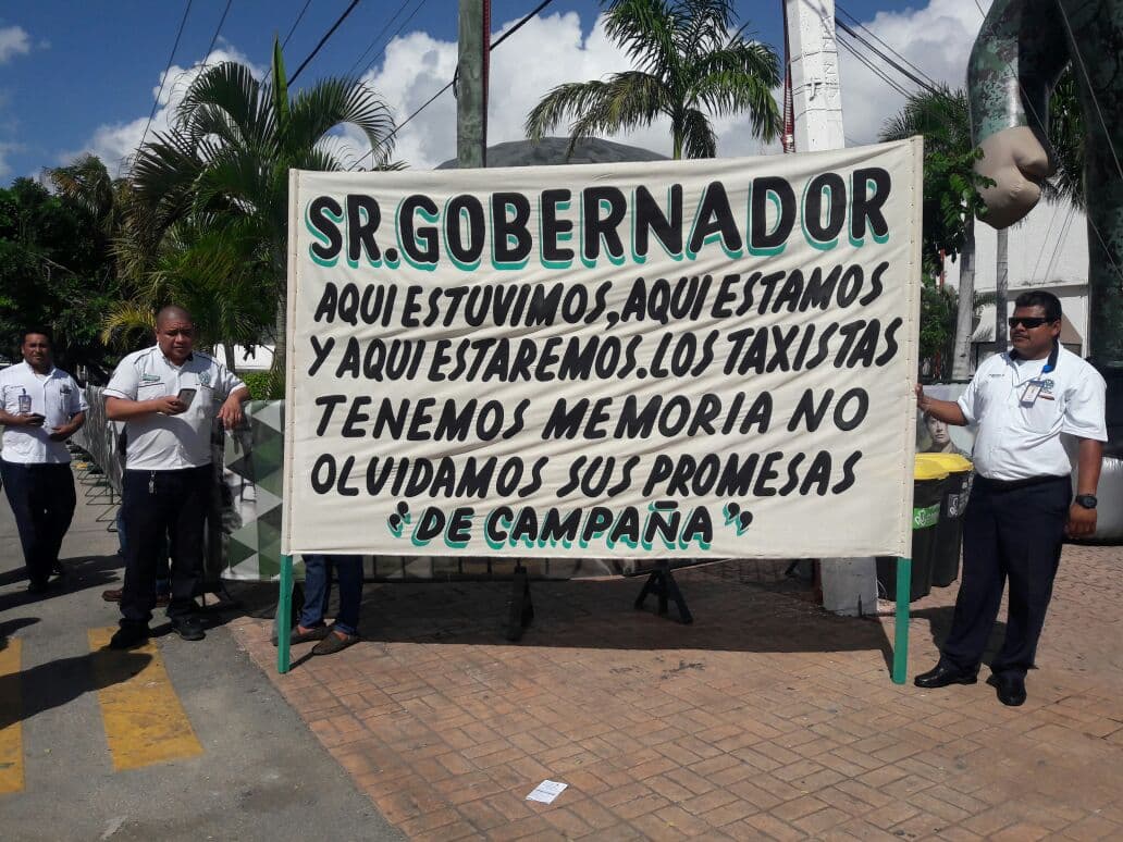 Protestan taxistas de Playa contra Uber