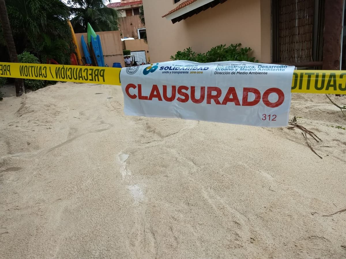 Clausura Solidaridad relleno de playa en Puerto Aventuras