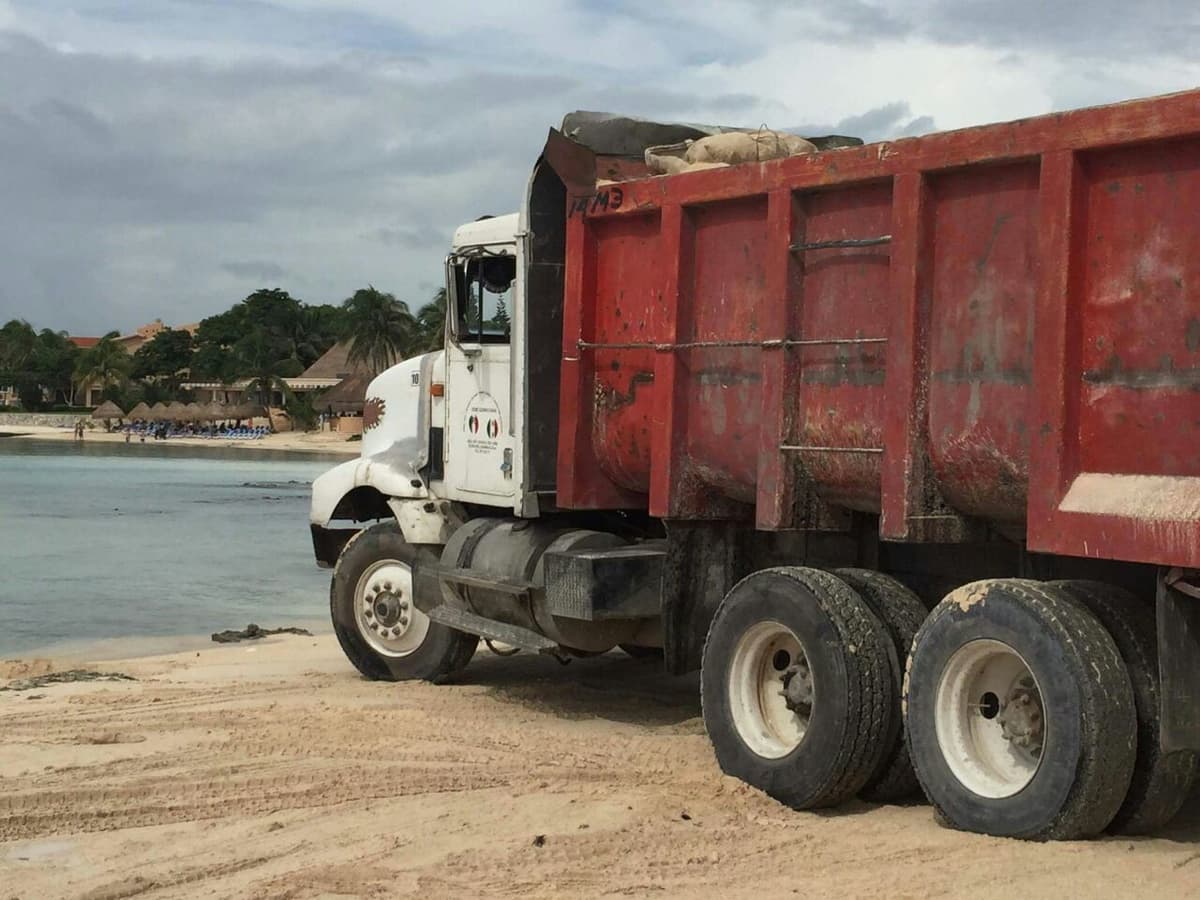 Rellenan playas de forma clandestina en Puerto Aventuras