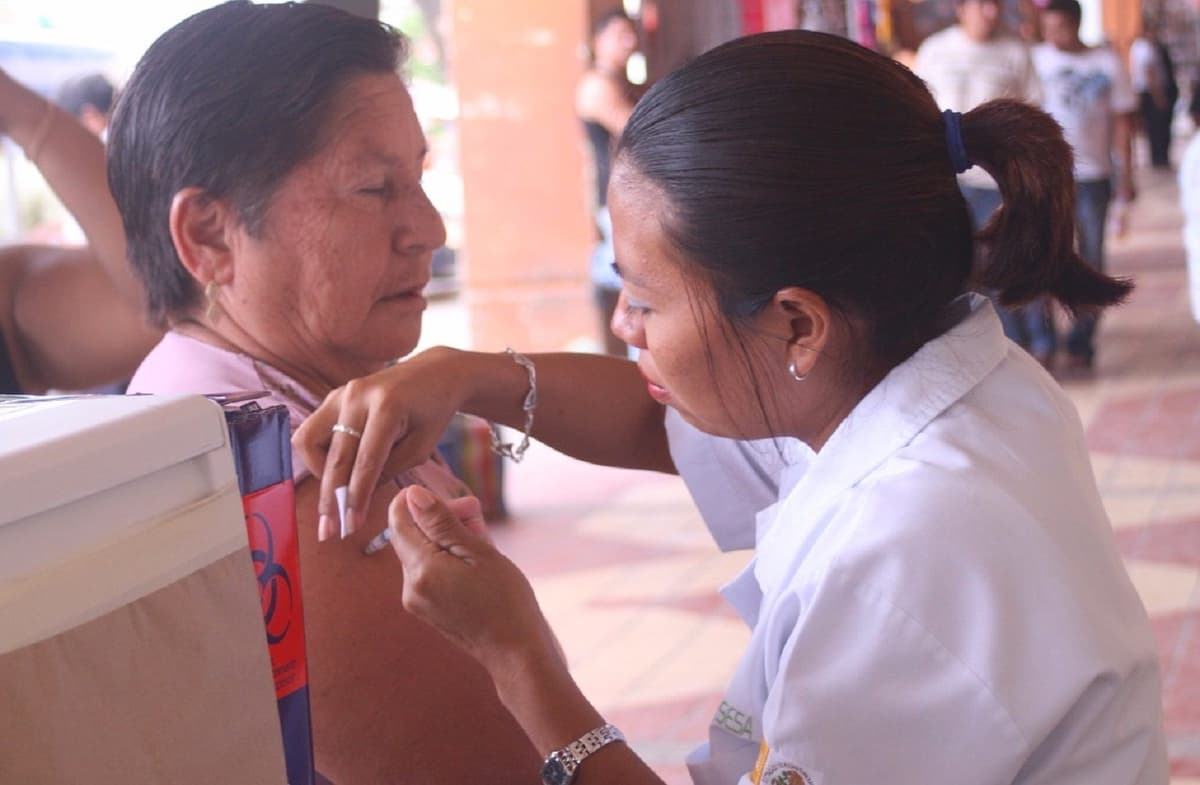 Vacunan contra influenza a grupos vulnerables