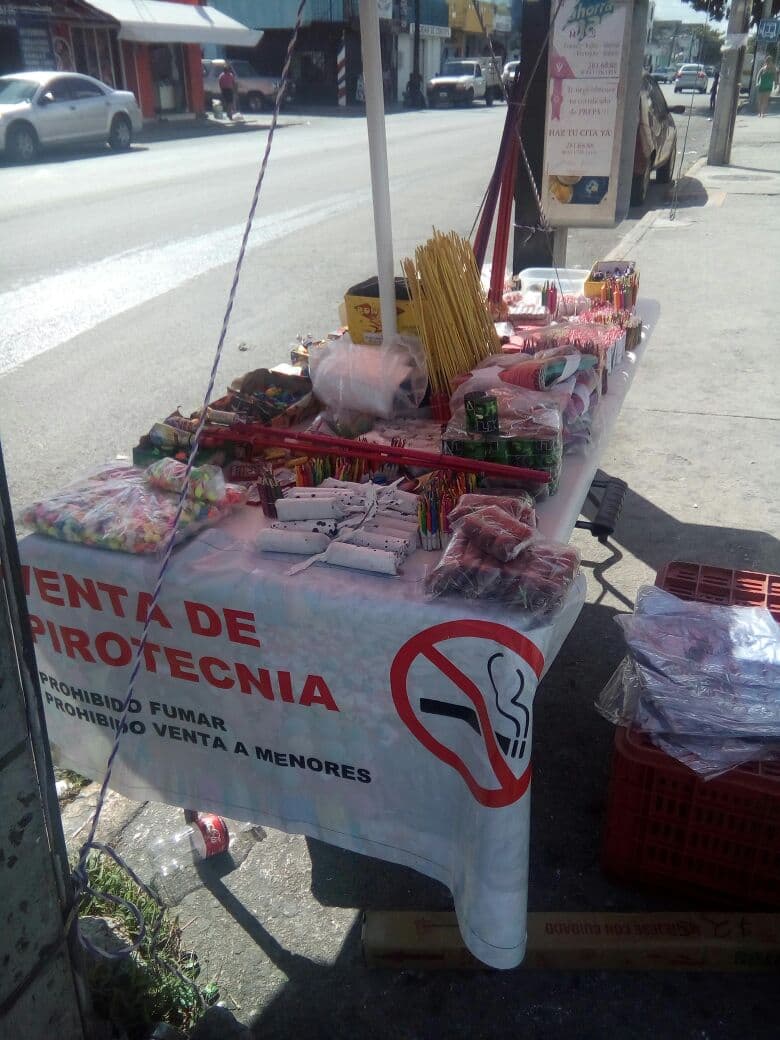 Descarada venta de pirotecnia en Cancún