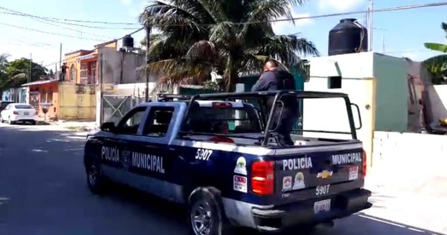 Vecinos de la SM 230 entregan a presunto ladrón