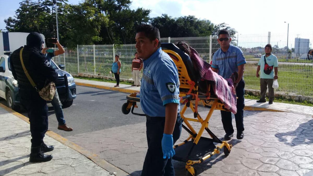 Balean mujer en Puerto Morelos