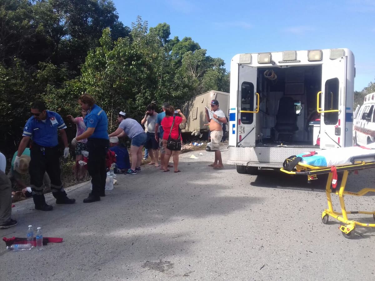 Nueve cruceristas accidentados permanecen internados