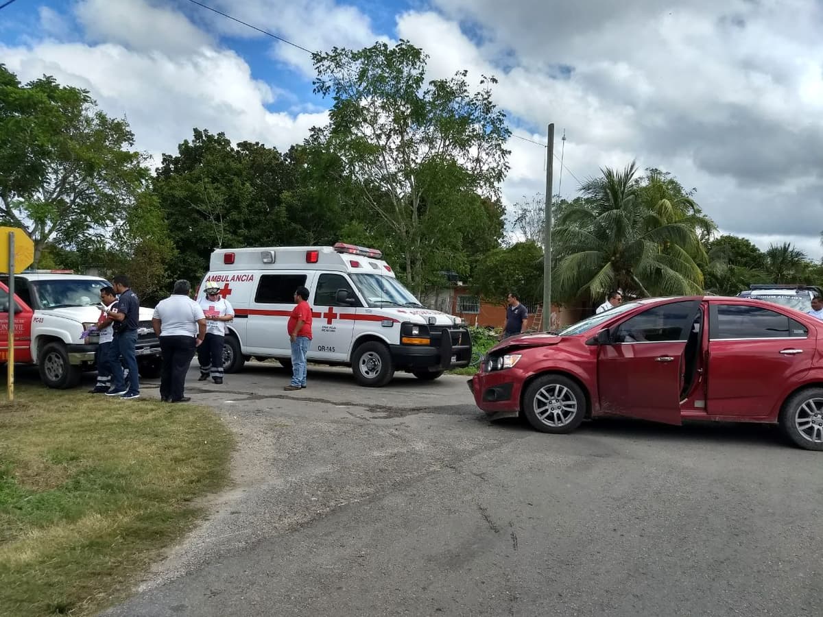 Toma de más, choca y se hace pasar por servidor público