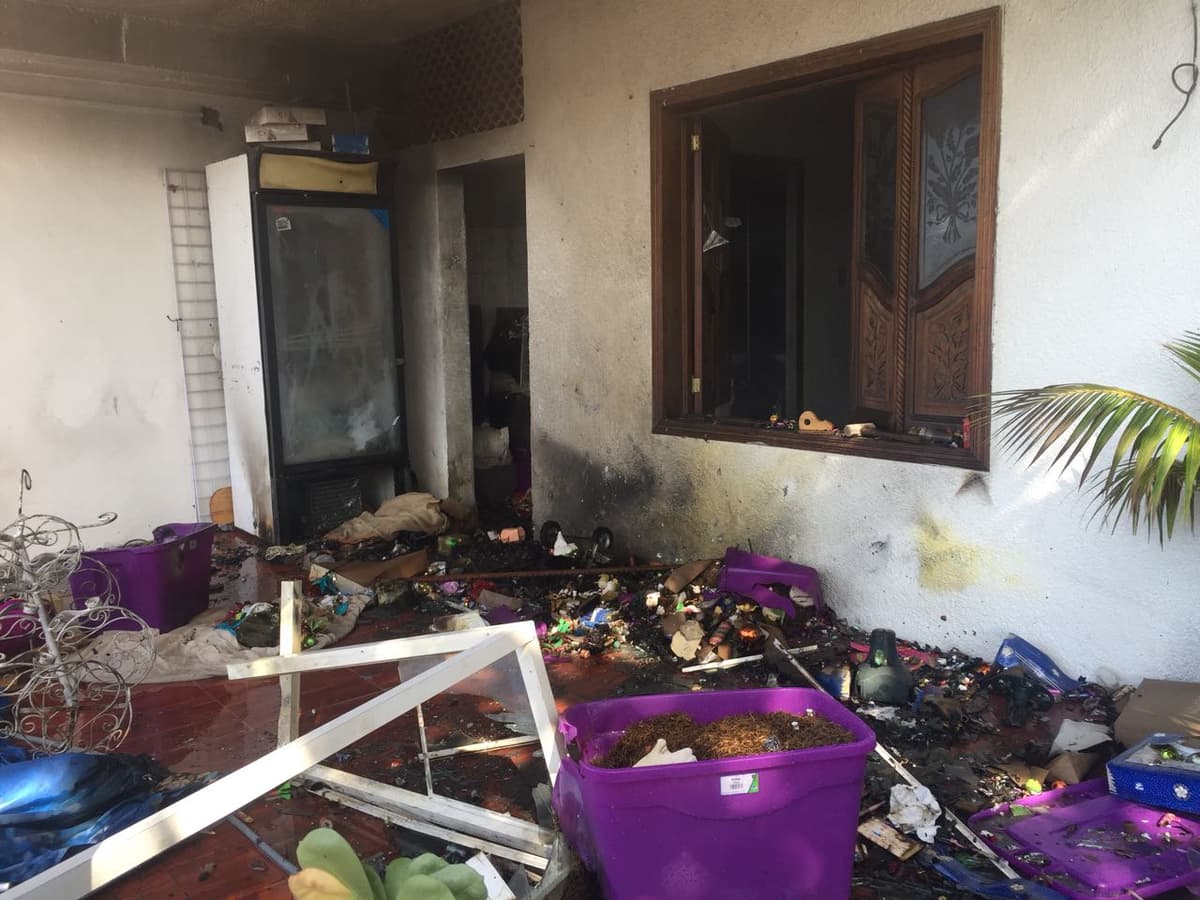 Se incendia casa en Isla Mujeres; vendían pirotecnia