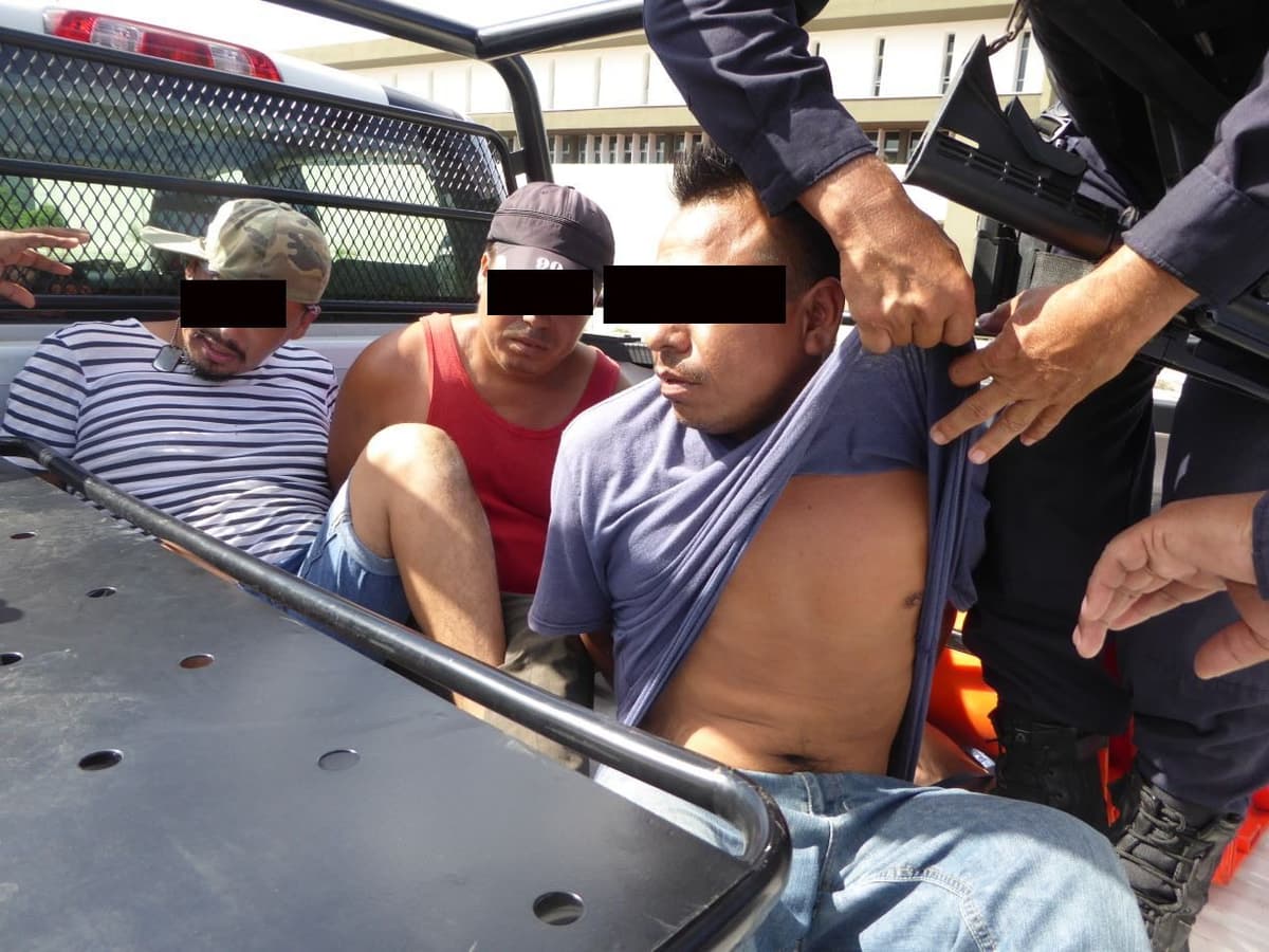 Detienen a tres asaltantes de Bodega Aurrerá