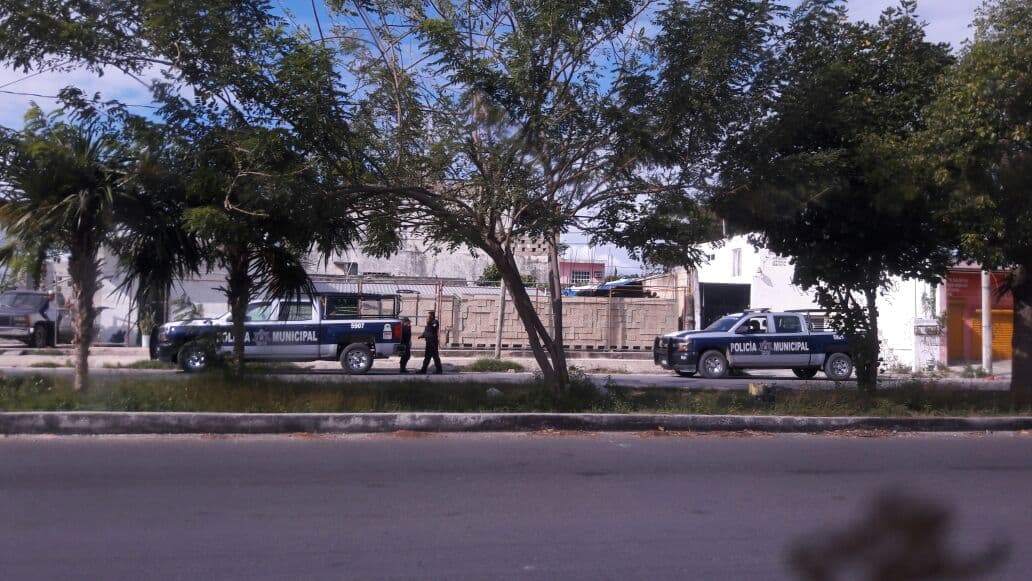 Fallece policía separando una pelea de perros