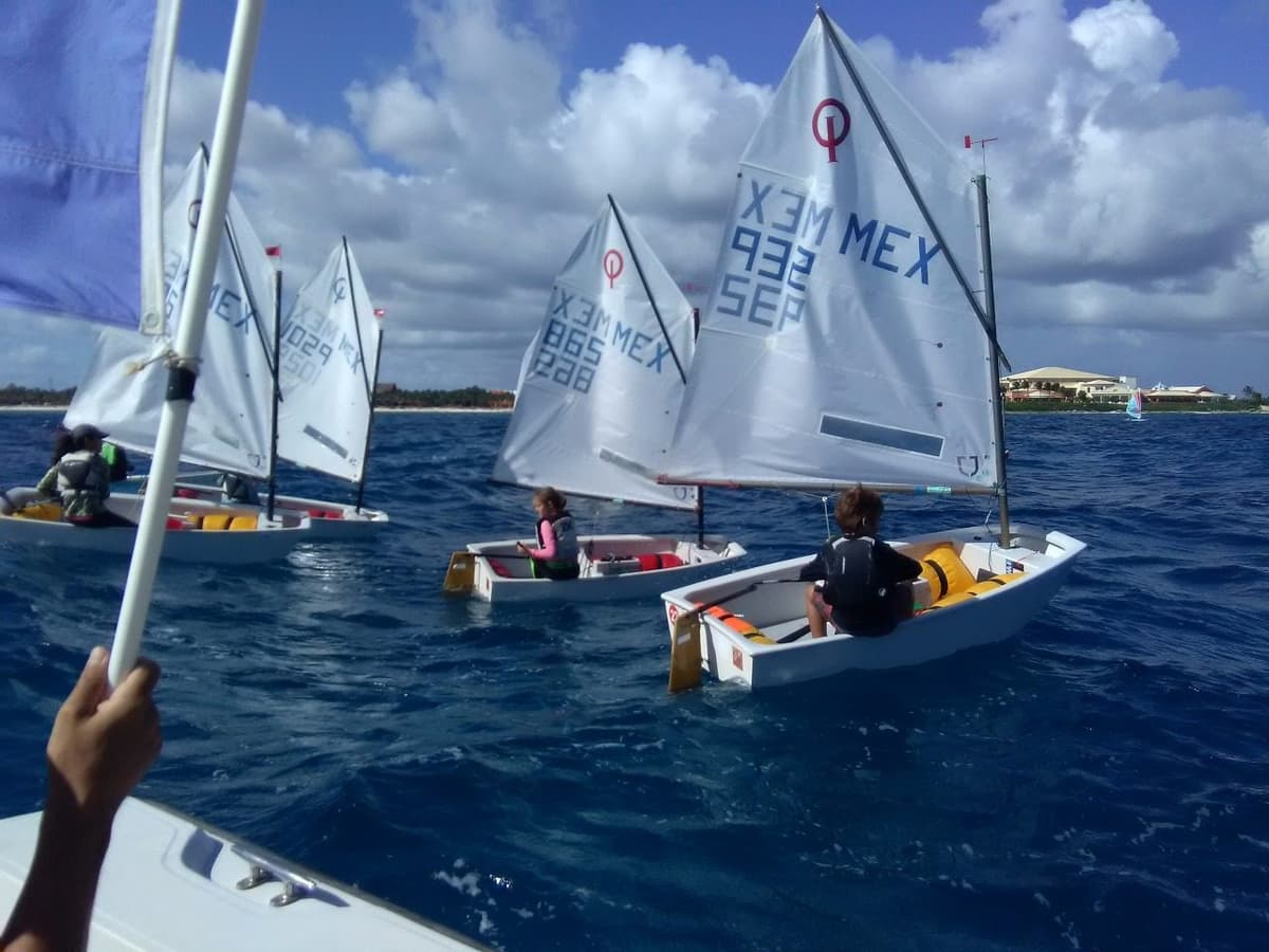 Quintanarroenses izan la vela