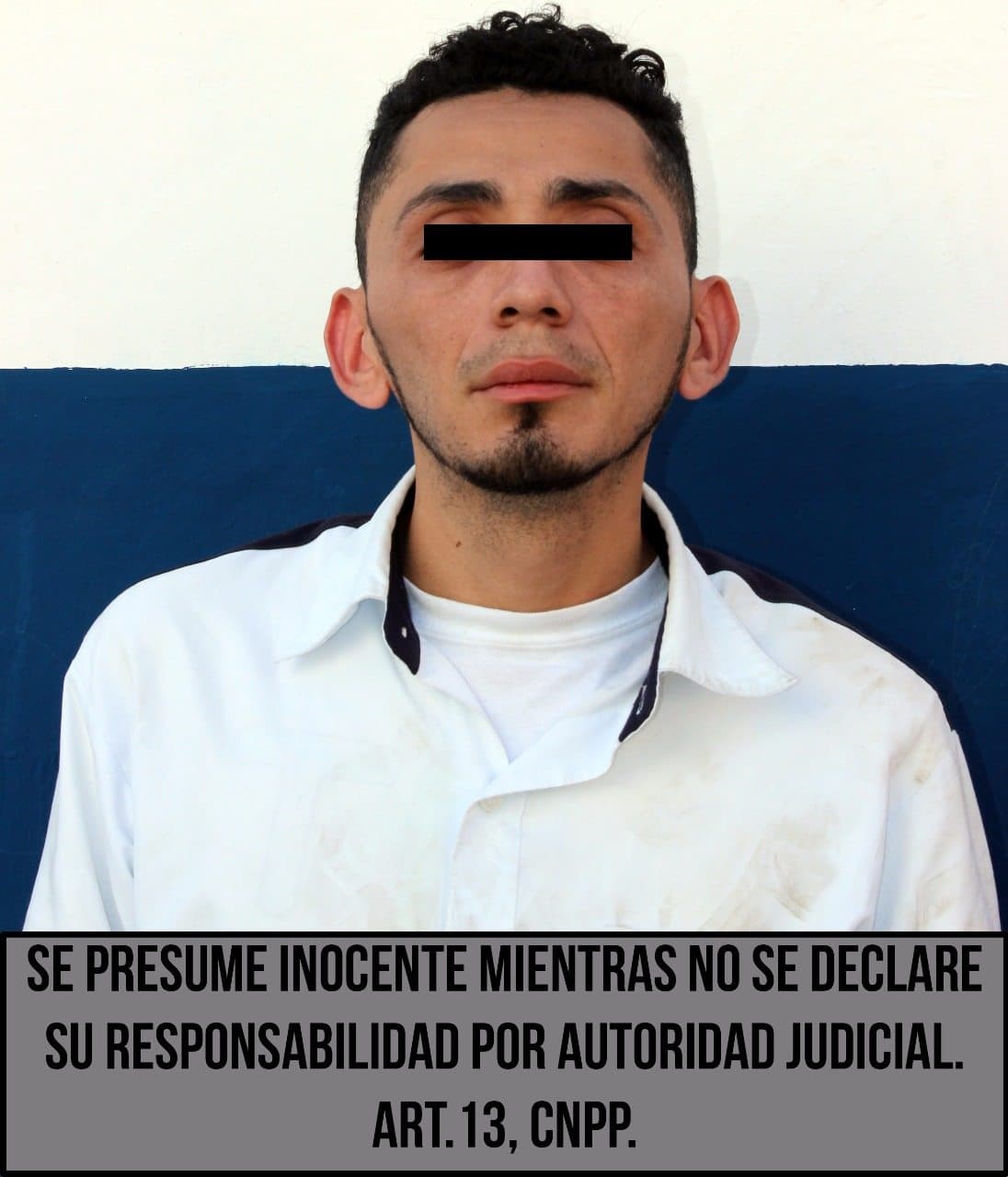 Pasean en vehículo robado, los detiene la policía