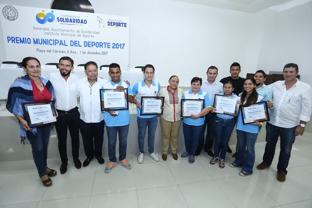 Reciben jóvenes atletas solidarenses el Premio Municipal del Deporte 2017