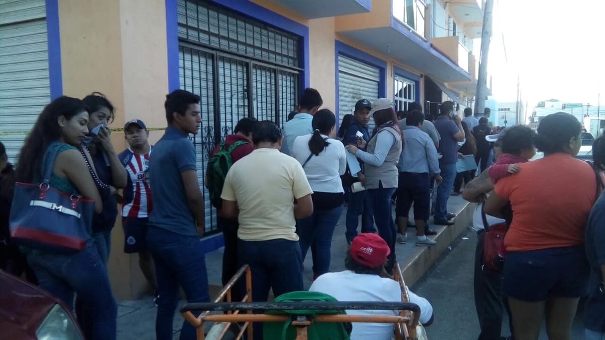 Largas filas en último día para tramitar la credencial