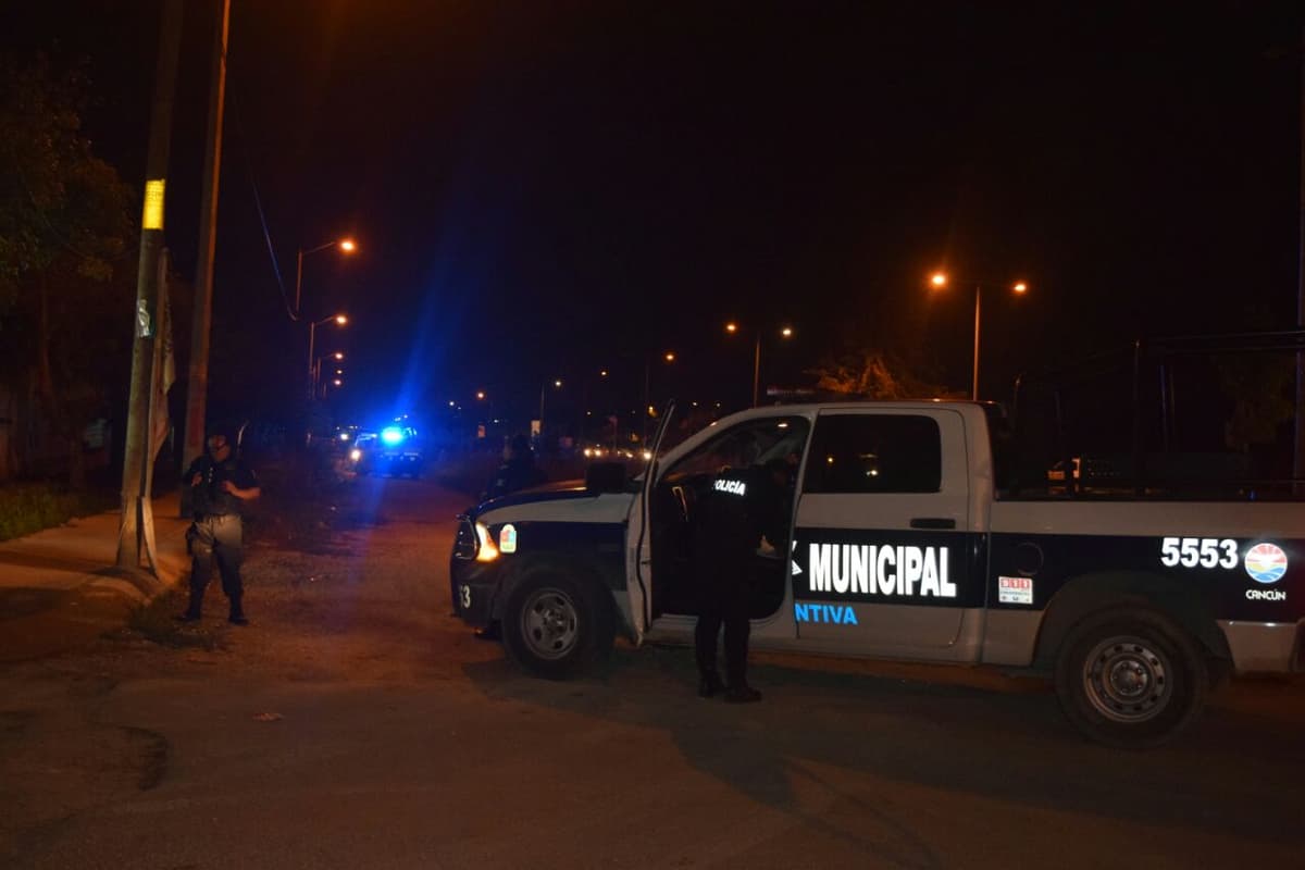 Dejan cadáver con narcomanta en Paseo de las Palmas