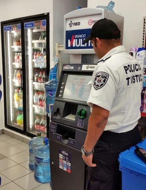 Clausurarían cajeros morosos en Zona Hotelera