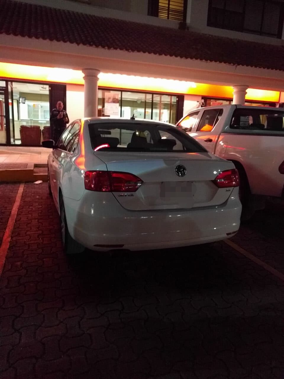 Atrapan a colombiano comprando joyas con tarjetas robadas