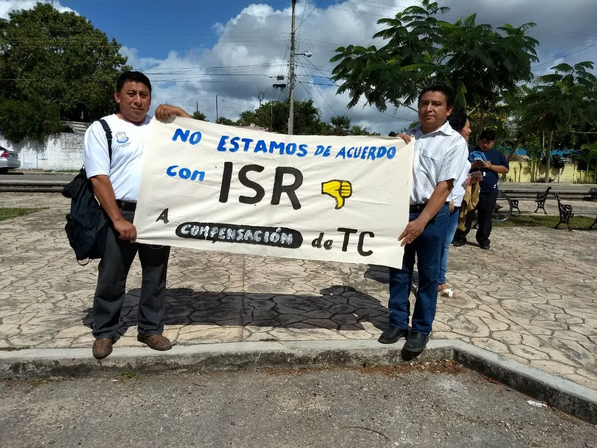 Maestros en tres municipios se rebelan contra gravamen