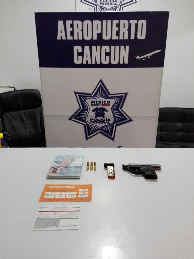 Detienen en aeropuerto de Cancún a persona armada