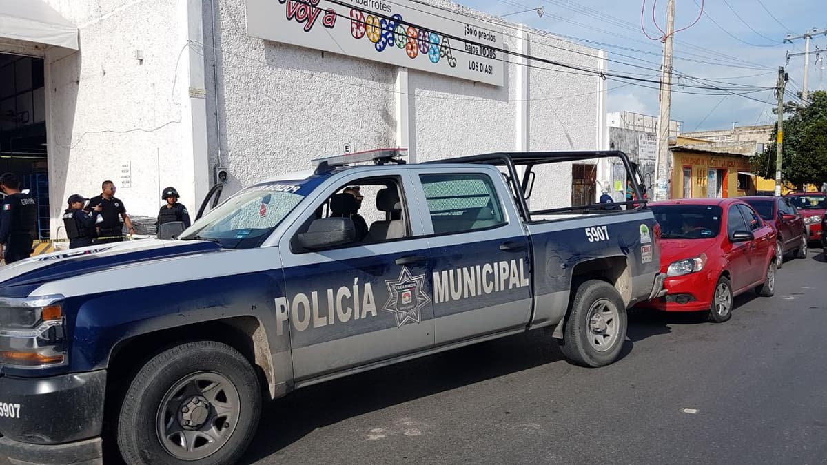 Sujetos armados asaltan Dunosusa de la región, 91: en Cancún