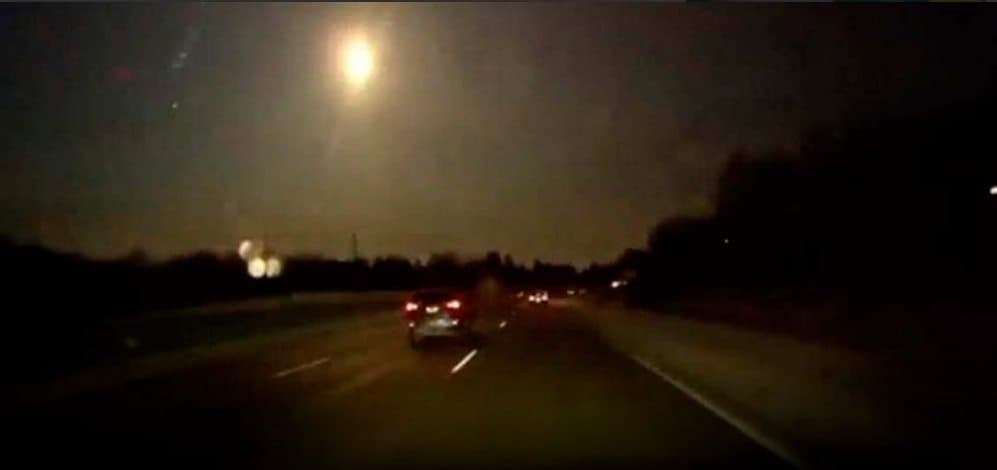 Video: Meteorito iluminó la noche e hizo que temblara en Detroit