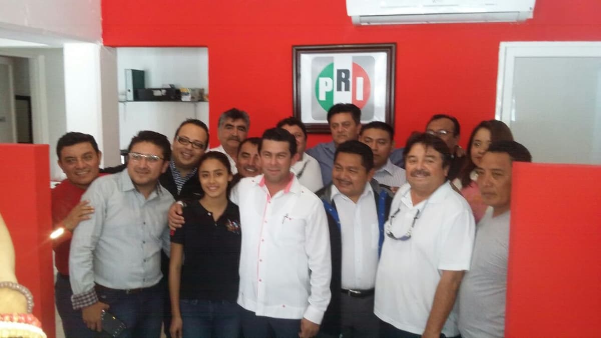 Se registra Sergio Tolosa por el PRI en Playa del Carmen