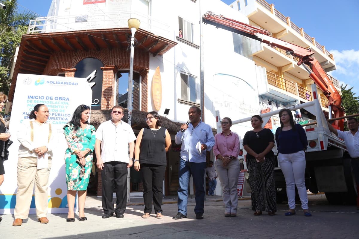 Mejoran imagen de Quinta Avenida de Playa del Carmen con nuevas luminarias