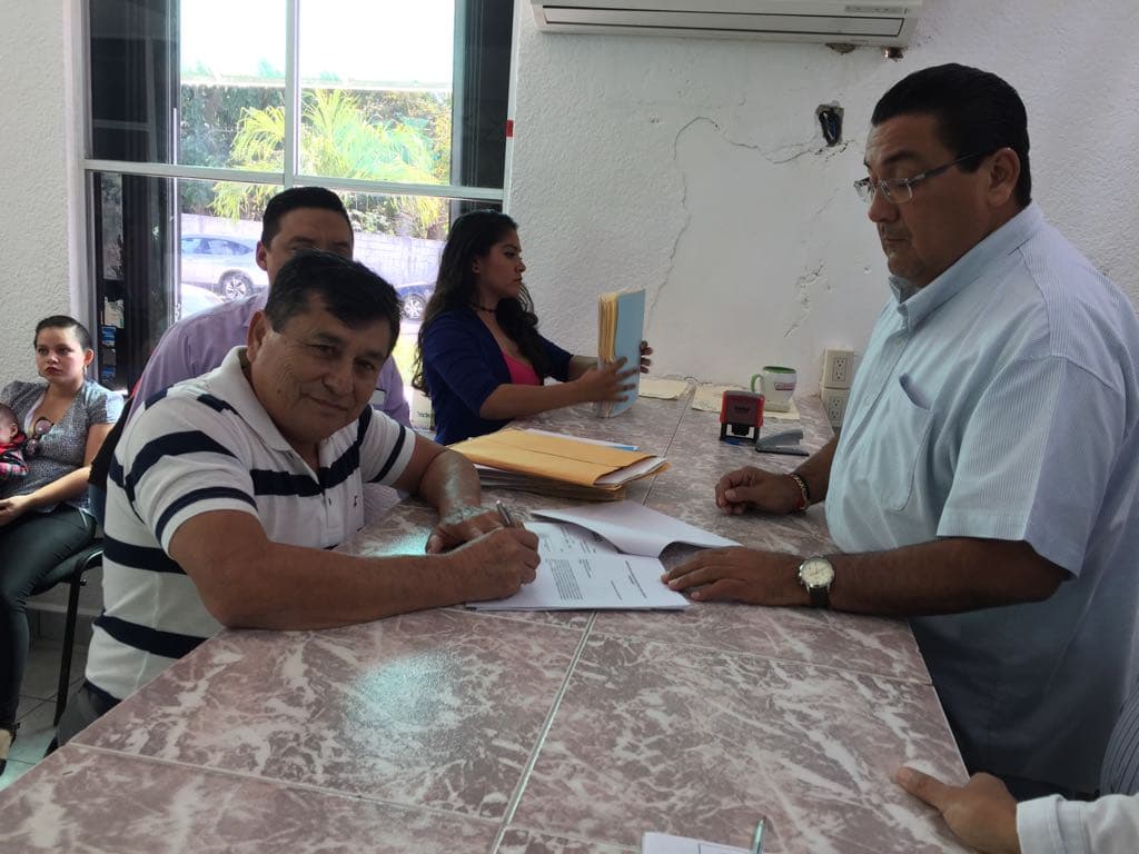 Pide Prudencio Alcocer registro como independiente