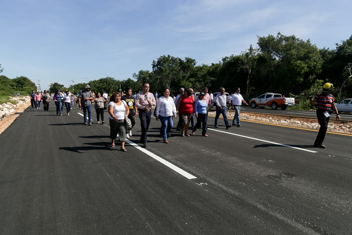 Inauguran ciudadanos y autoridades tramo de la avenida Lilis entre Colosio y CTM