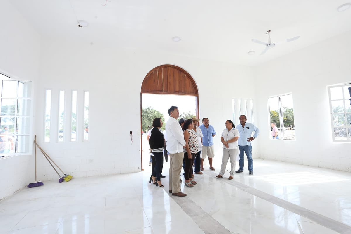 Verifican avances de panteón municipal y biblioteca de Puerto Aventuras