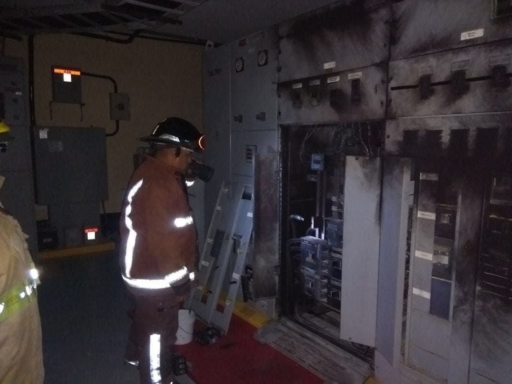 Estallido eléctrico deja dos lesionados en hotel de Cancún