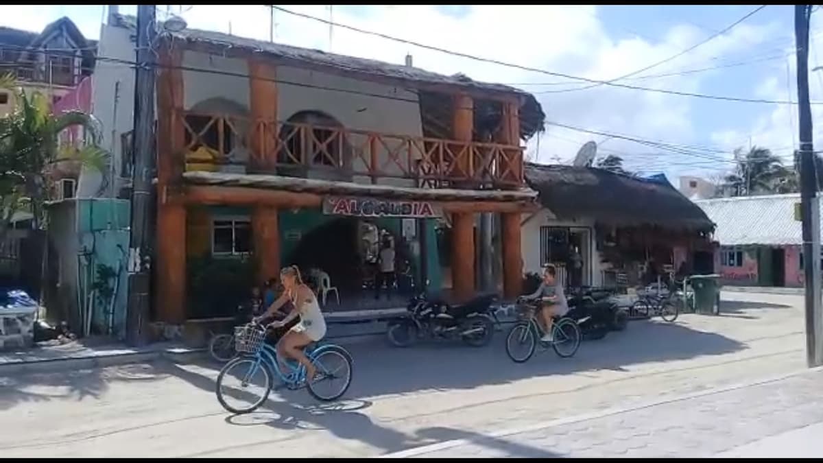 Holbox, aún en riesgo de colapso