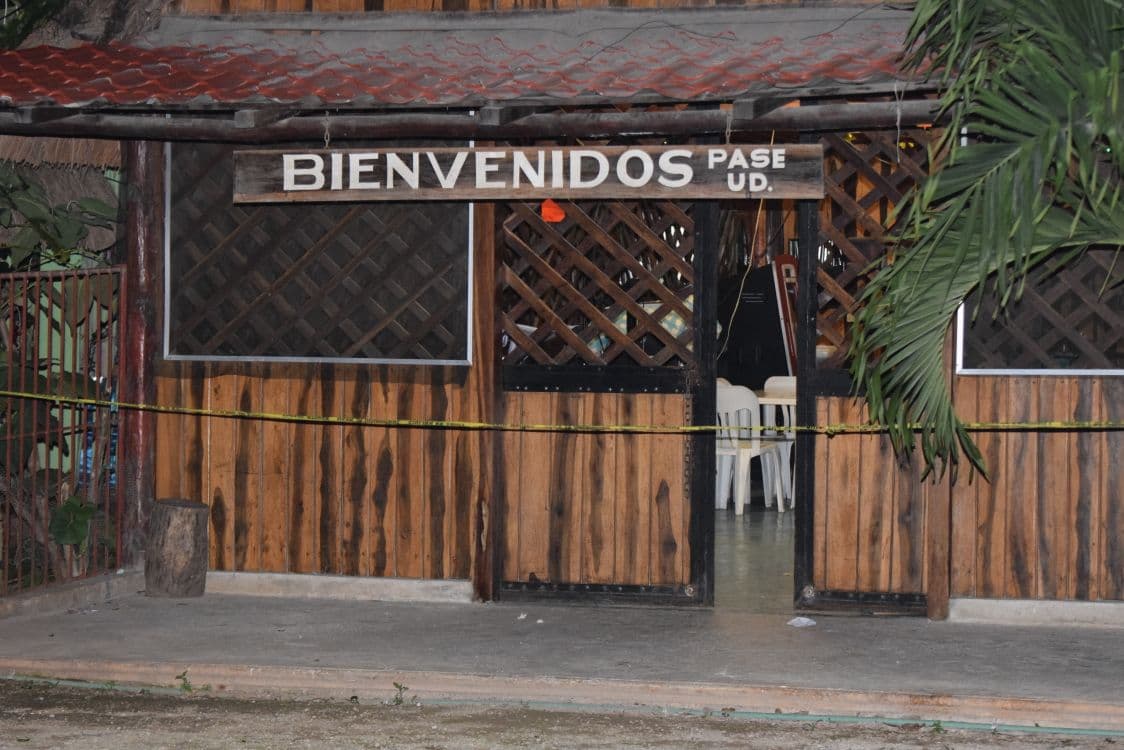 Levantan a tres de un restaurante en Cancún