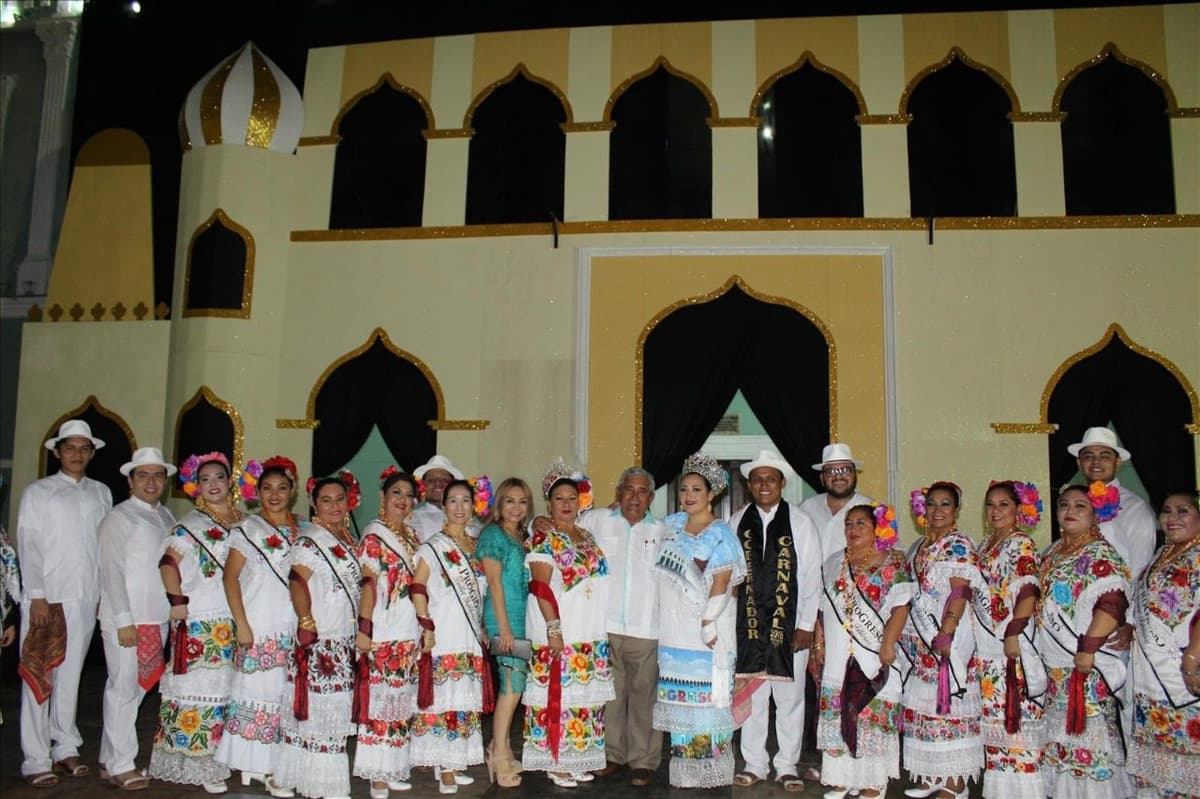 Noche regional en carnaval de Progreso, Yucatán
