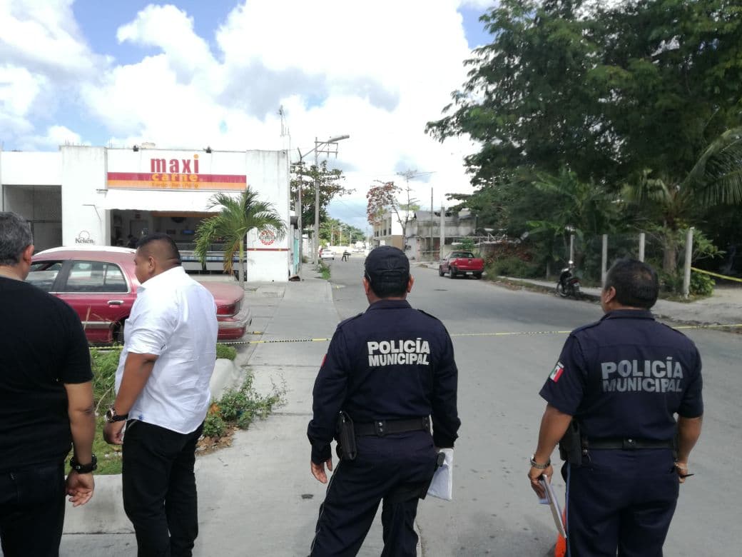 A balazos, roban en carnicería de Cozumel