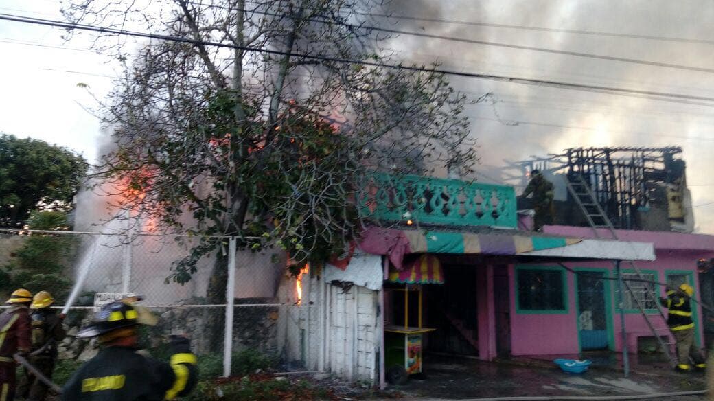 Se quema cuartería en Cancún