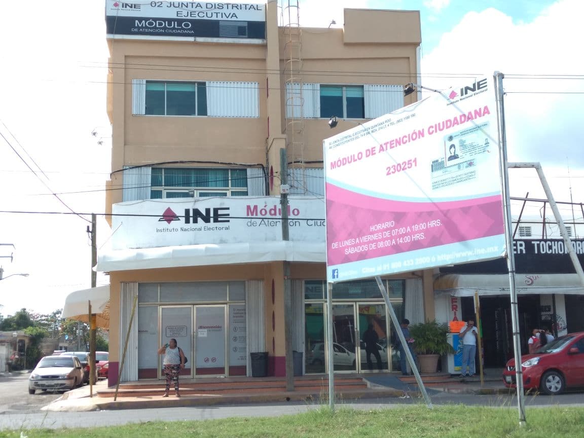 Travestis podrán sacar INE con maquillaje