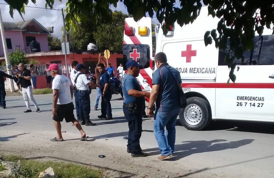 Choca funcionario contra motociclista en Carrillo Puerto