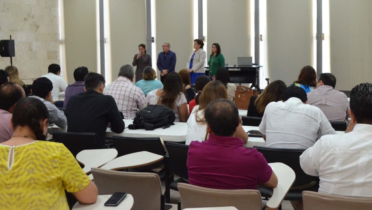 Capacitan a abogados en oralidad mercantil