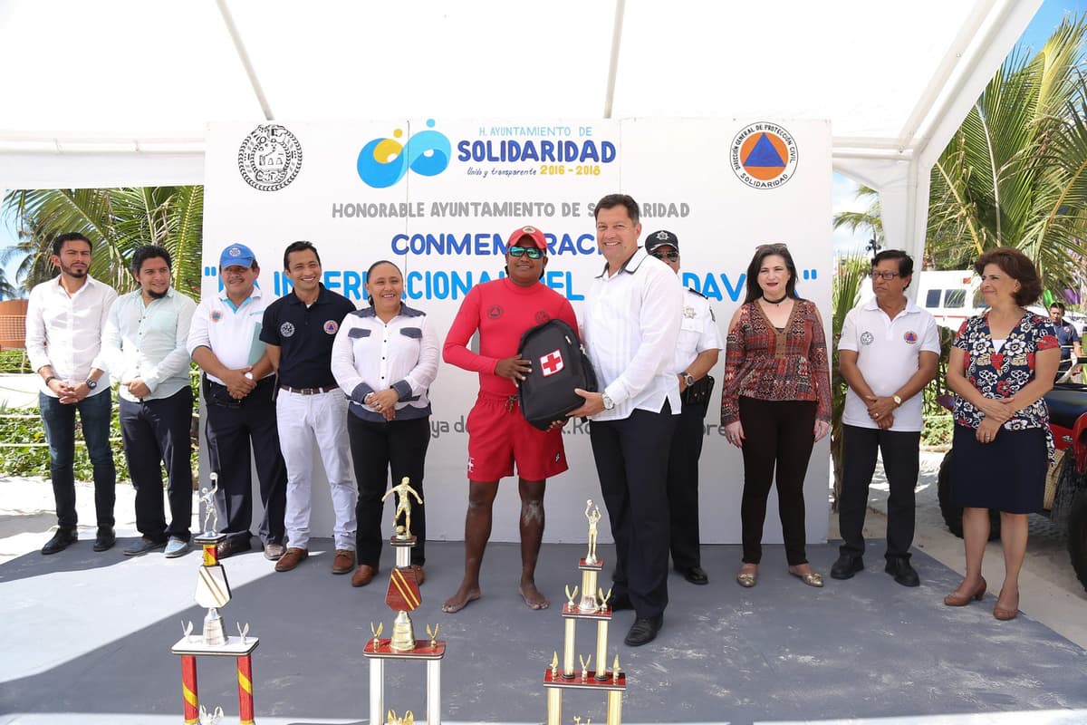 Reconoce gobierno de Solidaridad labor y entrega de guardavidas
