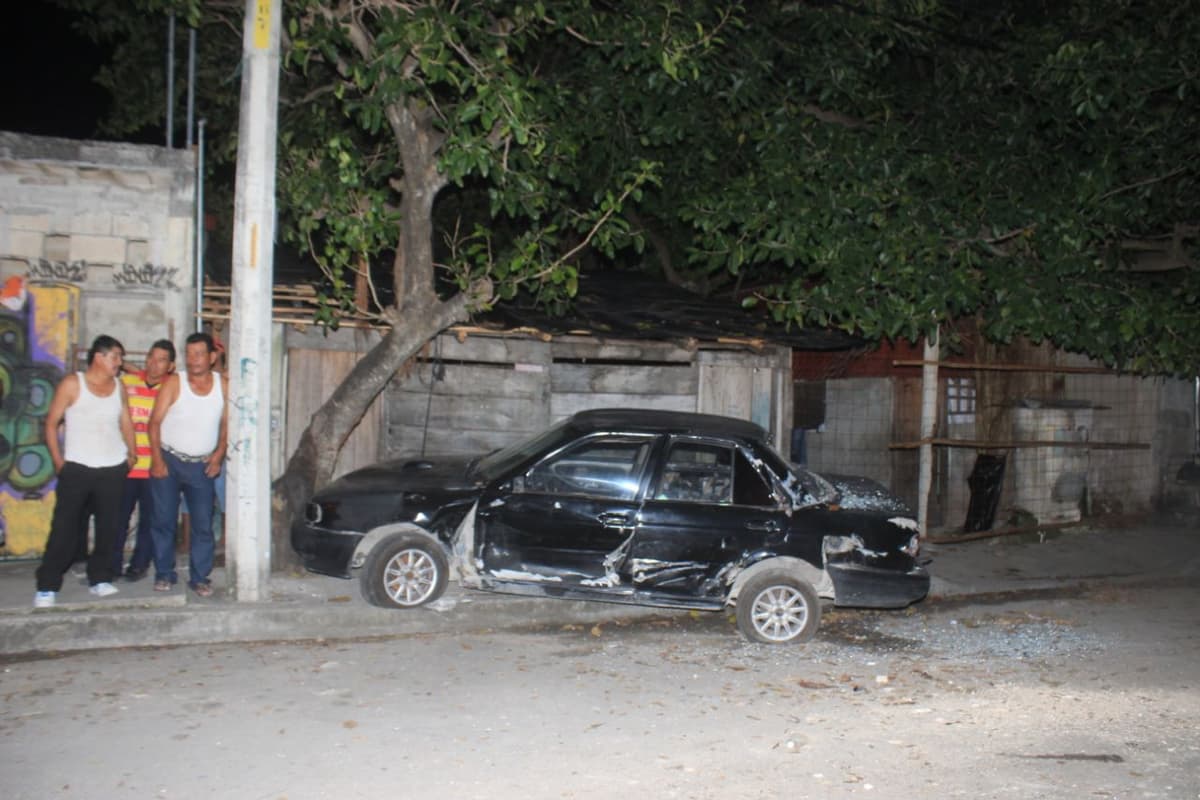 Conductor de pesada unidad choca y se da a la fuga
