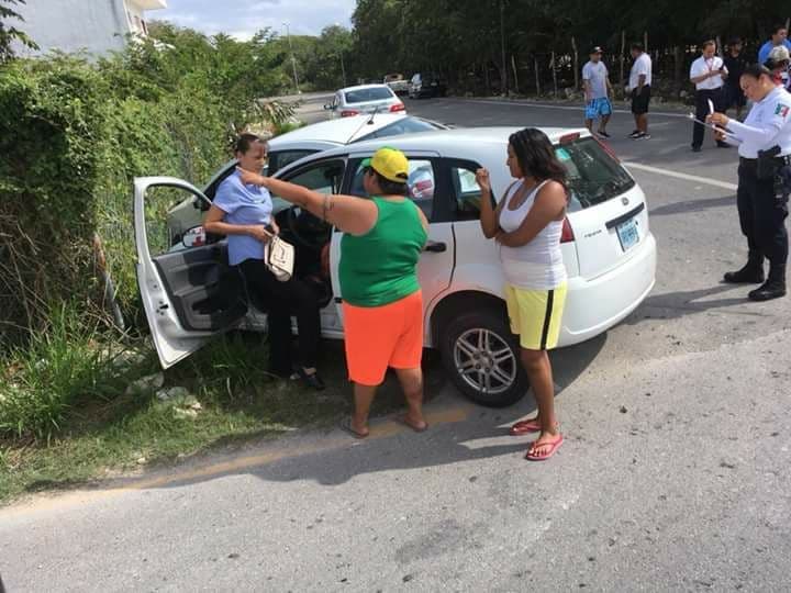 Mujer se pasa el  alto y se impacta contra otra conductora en la Bellavista
