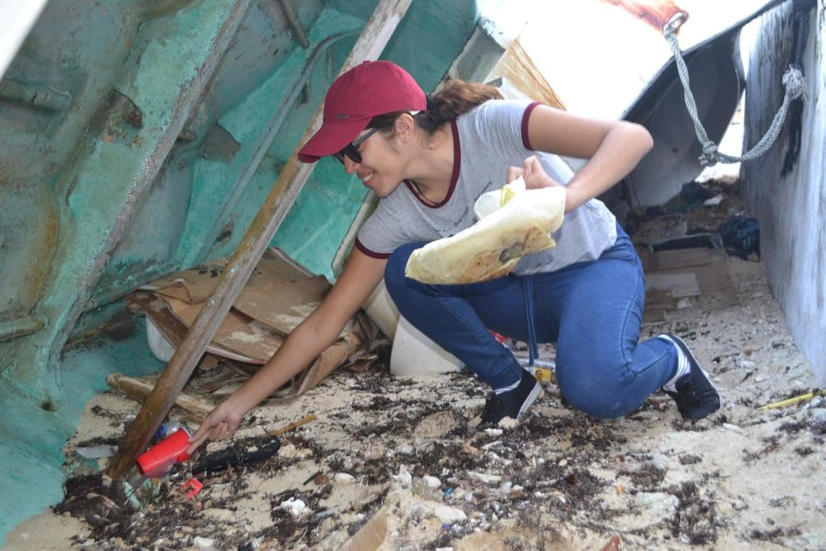 Limpian Playas en Cozumel