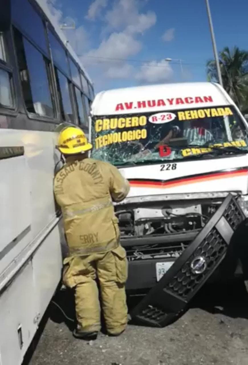 Aparatoso accidente frente a Plaza las Américas