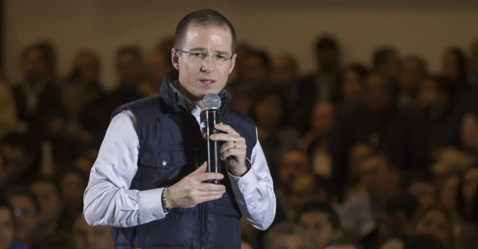 Bajar el IVA en la frontera e igualar los precios de la gasolina son algunas de las propuestas de Ricardo Anaya