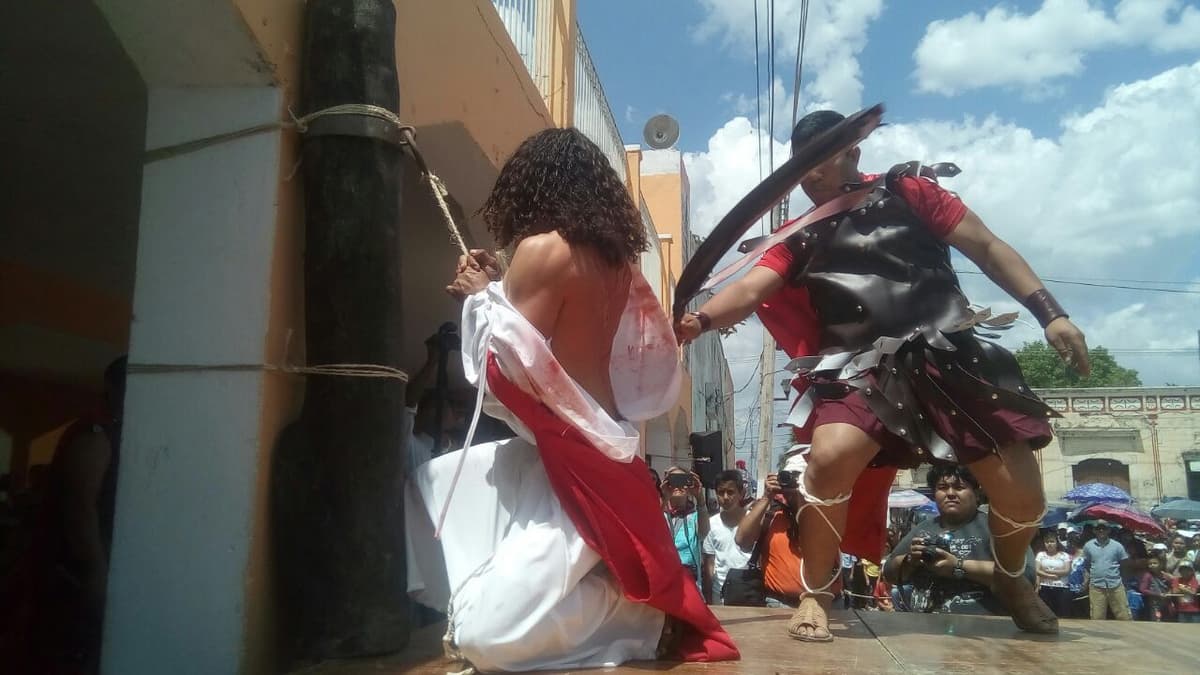 Atrae 5 mil fieles el viacrucis de Acanceh