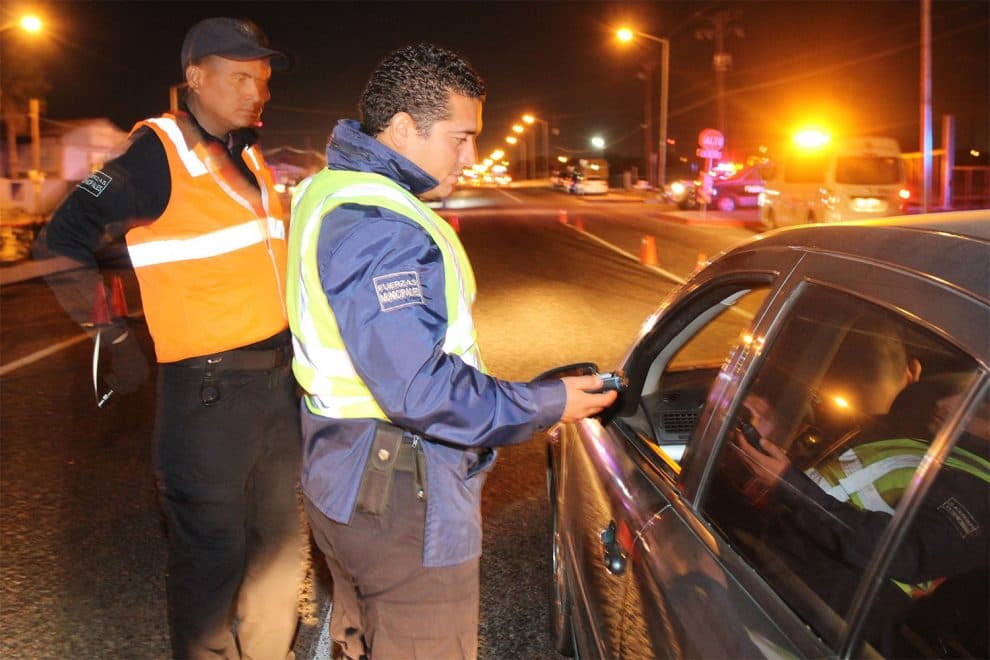 Policía de La Paz Baja California, en vez de multar borrachos los llevará hasta sus casas