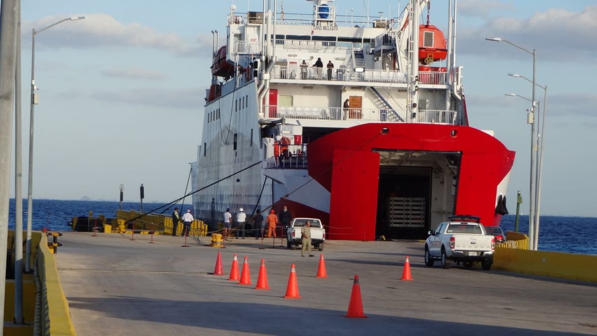 Barco Transcaribe interrumpe cruce y regresa a Cozumel