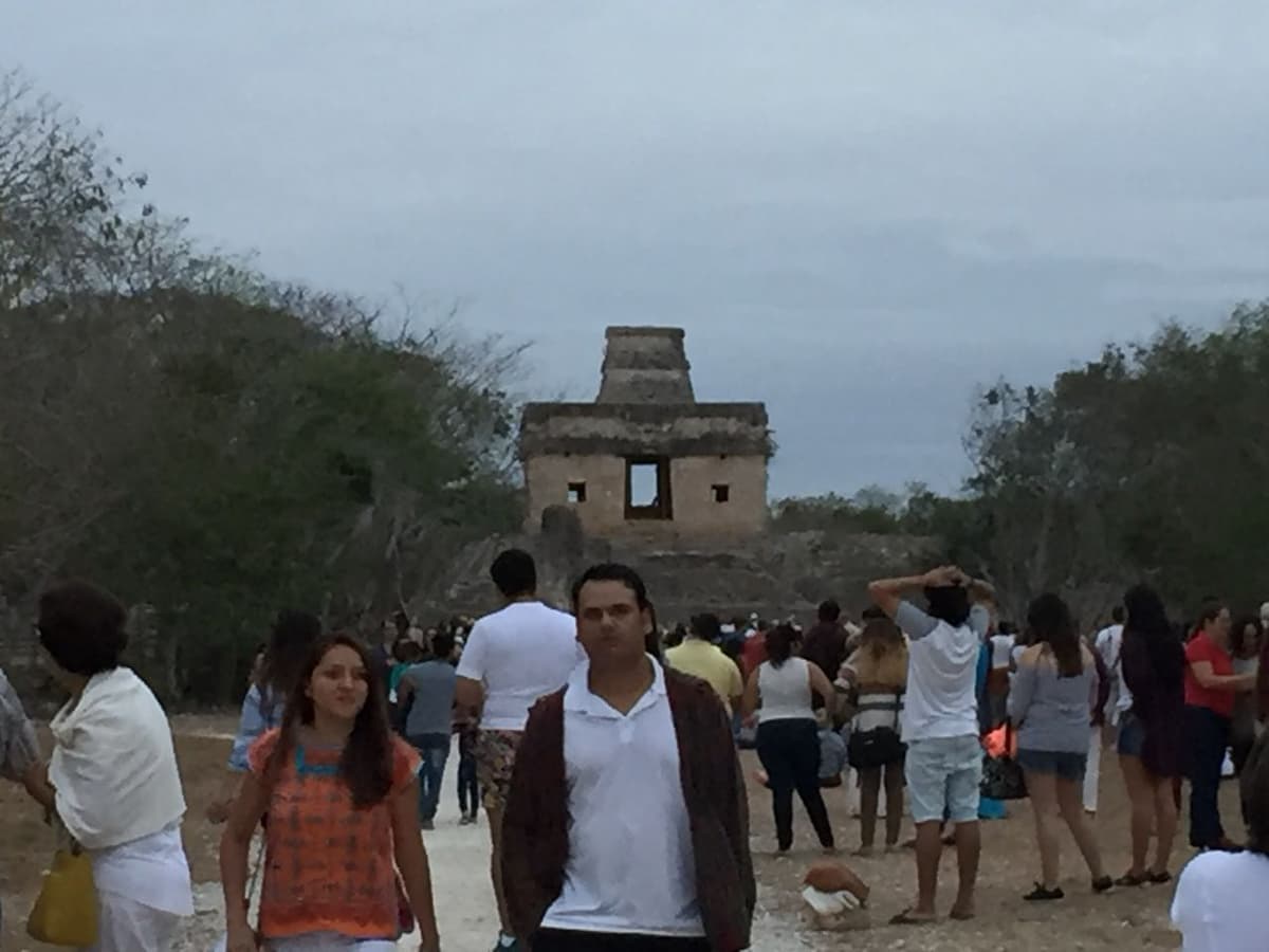 Y el sol no quiso salir en Dzibichaltún