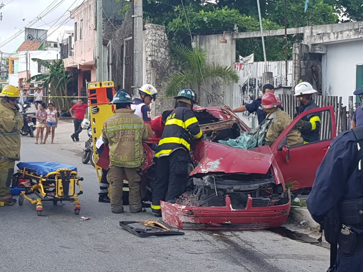 Choque con prensada en la avenida Bonampak