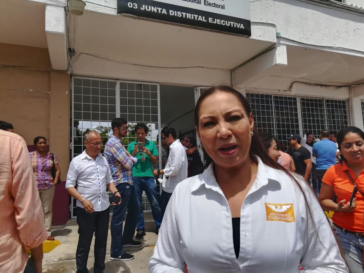 Ludivina Menchaca, inscrita para Puerto Morelos