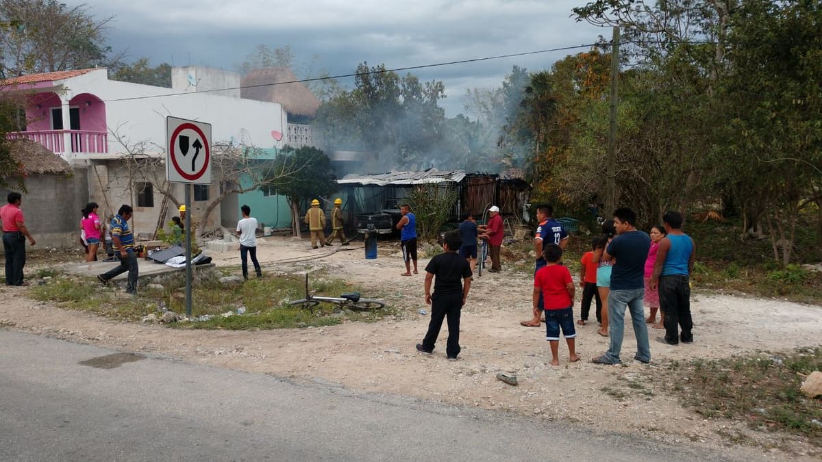 Arde vivienda en Francisco Uh May